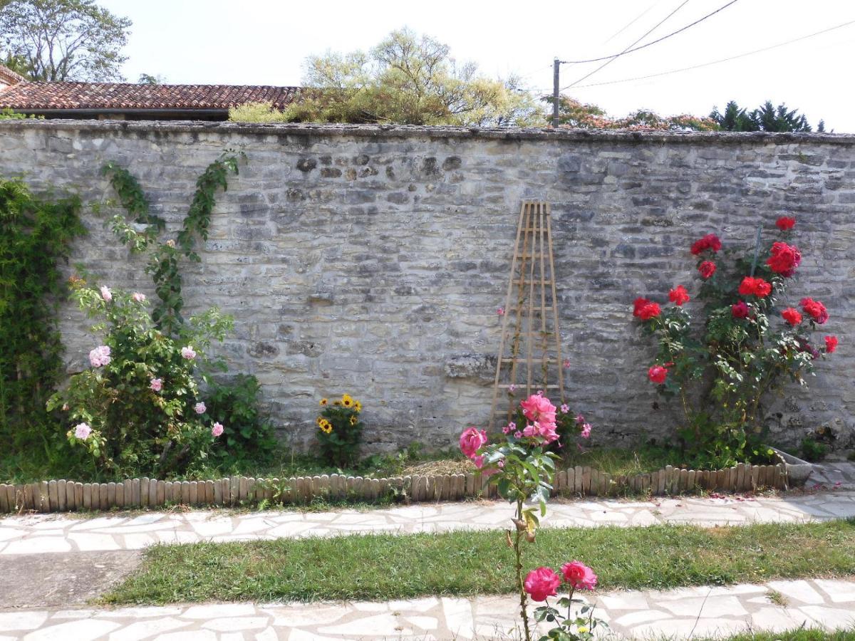 La Cabirotte Acomodação com café da manhã Nanclars Exterior foto